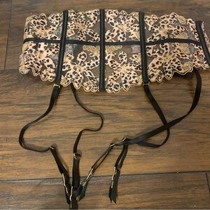 Victoria’s Secret stocking holder belt nwt